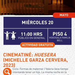 Cartel informativo mostrando una habitación oscura y roja, con una persona parada en la entrada mirando fijamente una cuna