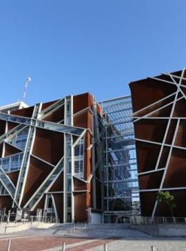 La biblioteca vista desde afuera