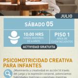 Cartel informativo mostrando a un niño sentado mientras esta jugando con cosas de madera