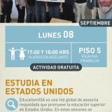 Cartel informativo mostrando a un grupo de chichos los cuales sostienen un logotipo de EducationUSA