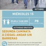 Cartel informativo mostrando a un grupo de personas con discapacidad visual caminando en conjunto por los pasillos de la biblioteca