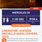 Cartel informativo mostrando una habitación oscura y roja, con una persona parada en la entrada mirando fijamente una cuna