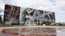 mostrando el edificio de la biblioteca