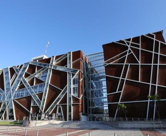 La biblioteca vista desde afuera